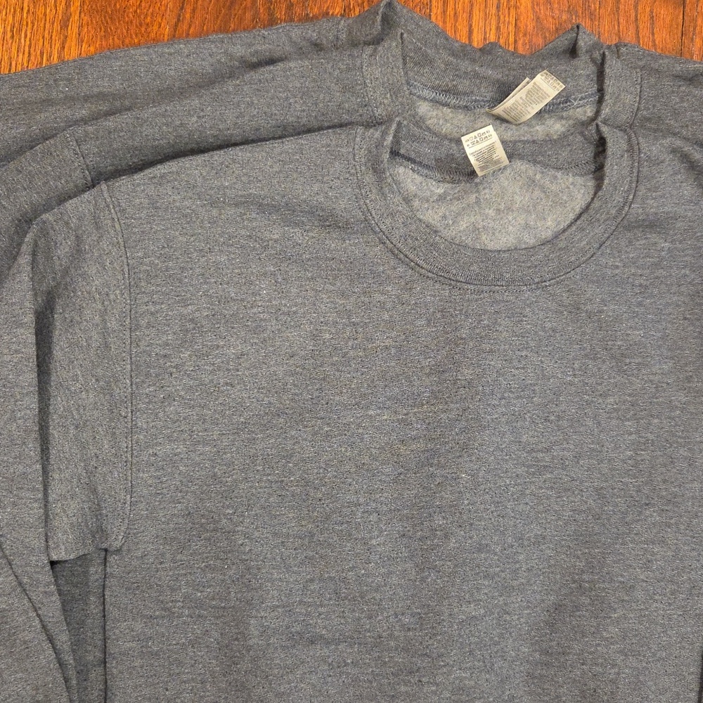 Grey Gildan Sweatshirt - Picture 2 of 2